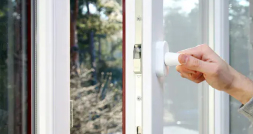 Поворотні вікна