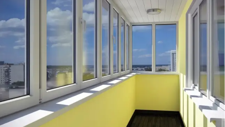 Скління балкону Скління балкону