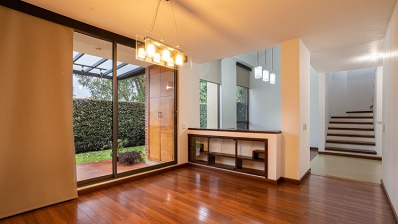 Розсувні двері на терасу в приватному будинку