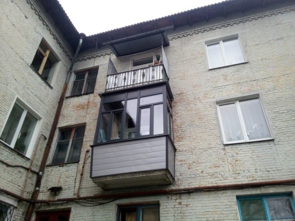 холодні пластикові балкони