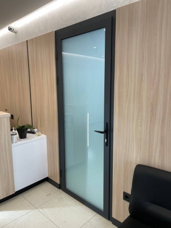 Двері алюмінієві Alutech