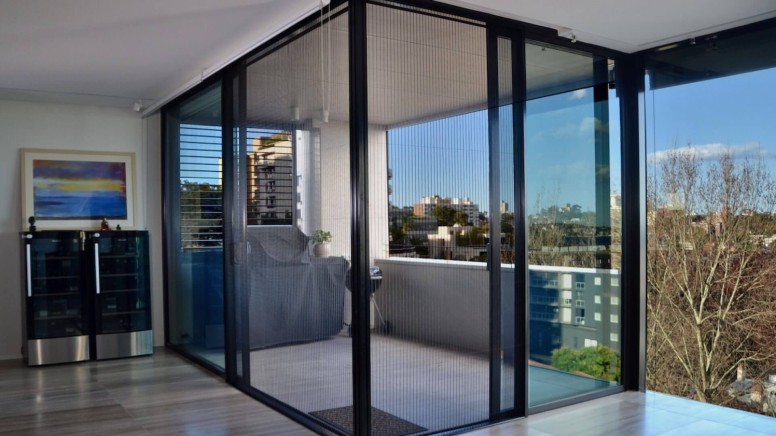 Розсувна москітна сітка