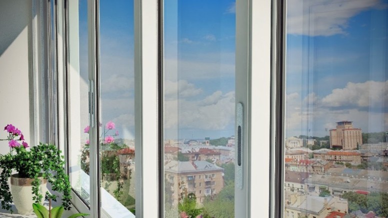 Скління балкону KORSA SLIDING SYSTEM