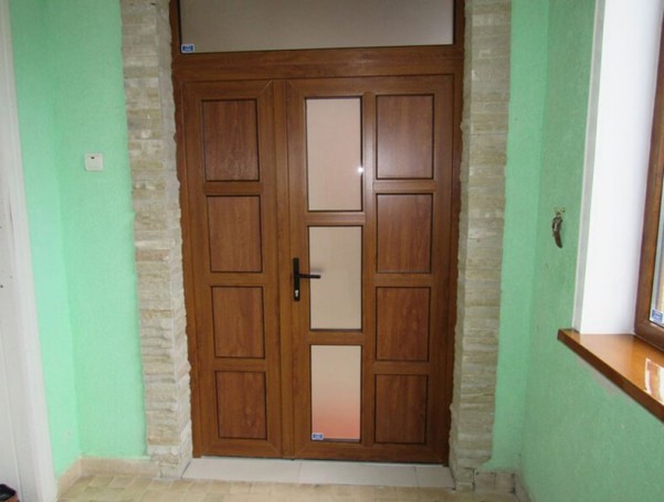 Пластикові двері