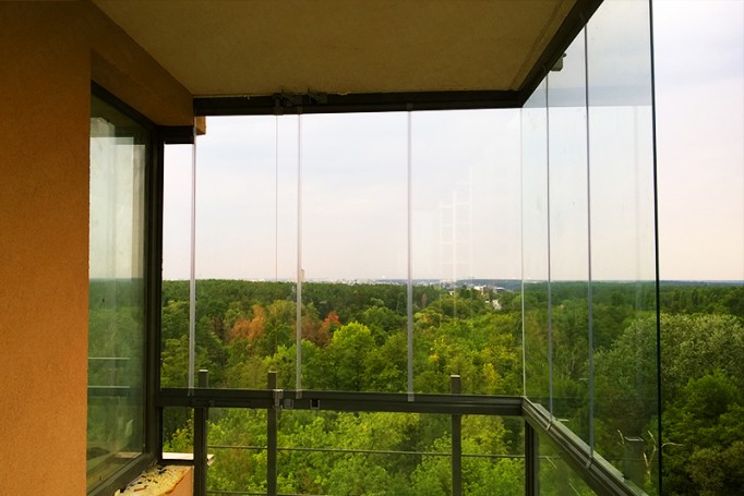 Безрамне скління лоджії