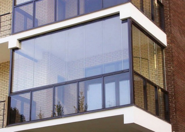 Безрамне скління