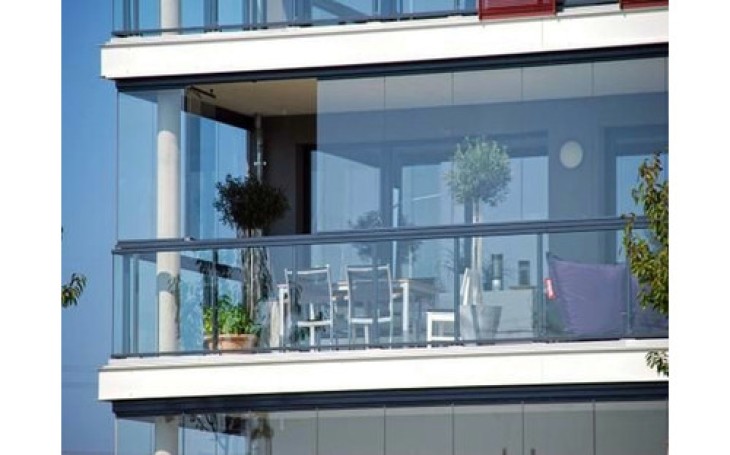 Безрамне скління лоджії