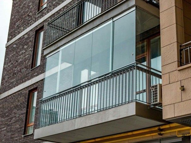 Безрамне скління