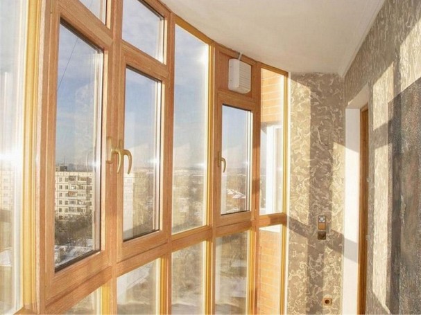 Еркерний балкон