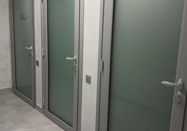 Вхідні алюмінієві двері