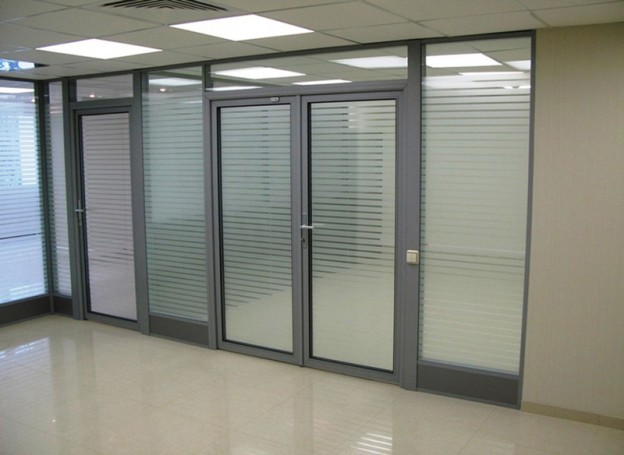 Алюмінієві  двері в офіс